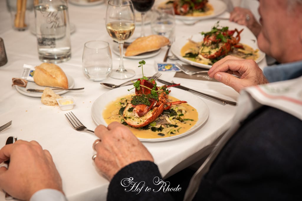 Kreeft op het bord, aan tafel